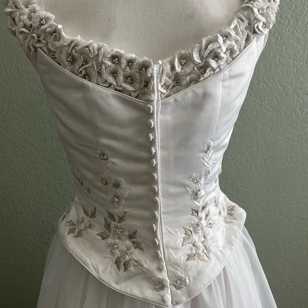 Vintage White Floral Gown - Picture 8 of 12